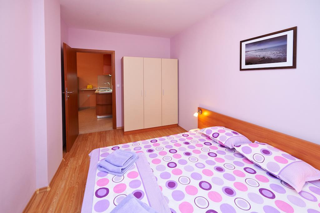 Apartments Dimitrovi Pomorie Quarto foto